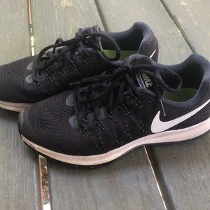 Nike black sneakers